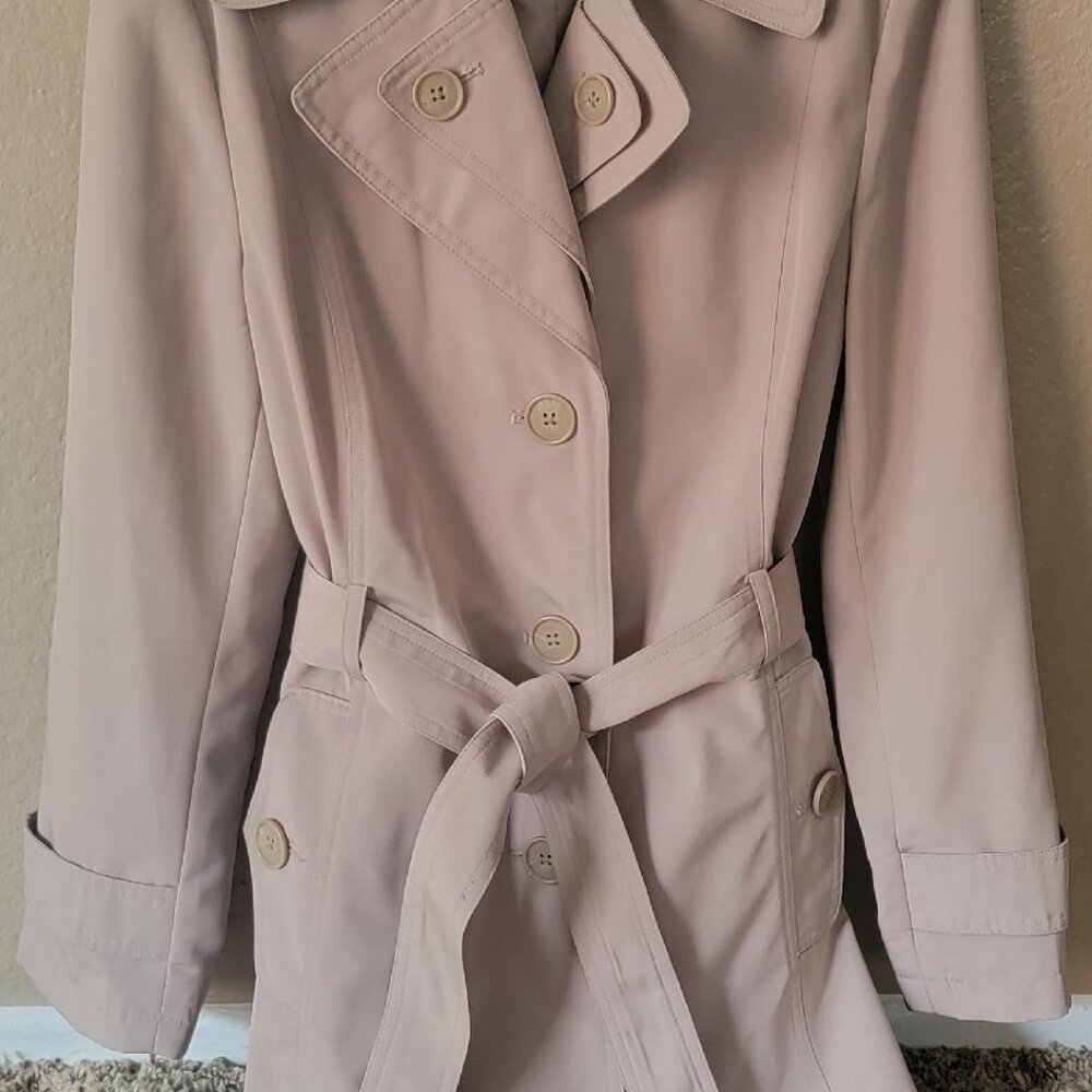 London Fog Women's Mid-Length Single Breasted Tan Trench Coat - Size Medium